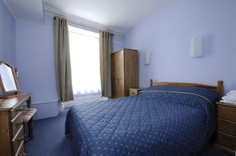 Hostal The Longboat Inn