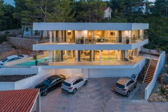 Luxe Villa 2 Pools, Sauna