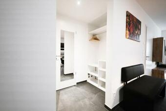 Apartamento Bright Chic 1br Apt W Balcony And Parking - Close To Cloche D'or Shopping Center