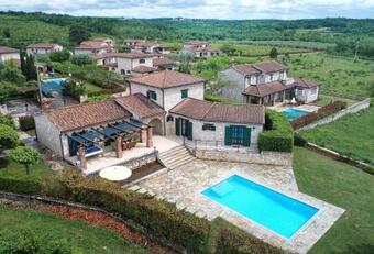 Luxuri�se Villa Cirsium Mit Eigenen Pool