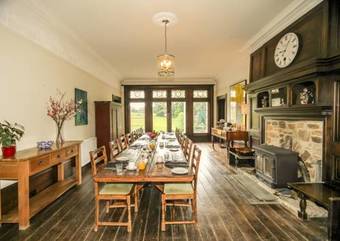 Bed & Breakfast Costislost House