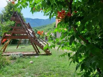 Hostal Holiday House Bru?ane