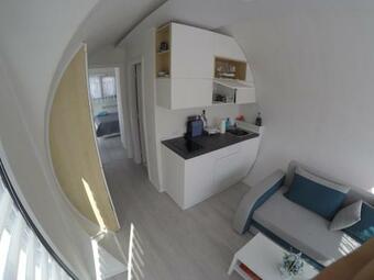 Criber House - Casa Din Fibra De Sticla Pe Ponton Plutitor