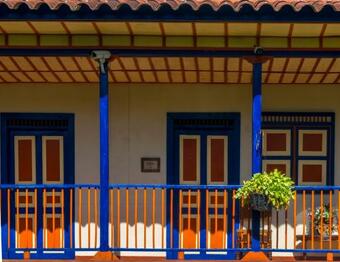 Hotel Bonvoyage Tumbaga