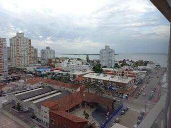 Apartamento 1 Dormitorio En Piso 10 , Peninsula De Punta Del Este, Todos Los Servicios, A 1 Cuadra De Playa Mansa , Playa Brava Y A 1 Cuadra Se La Terminal De Bus