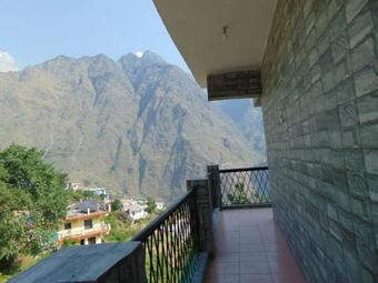 Mountains Facing Homestay