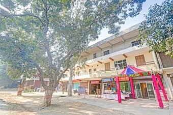 Hotel Oyo 84266 Mahaveer Residency