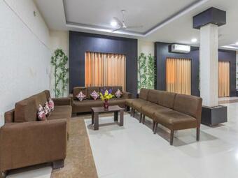 Oyo 30121 Hotel Raj Inn