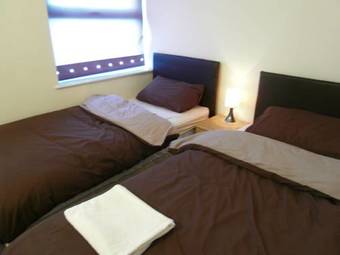 Bed & Breakfast Road King (hollies) Truckstop Caf�