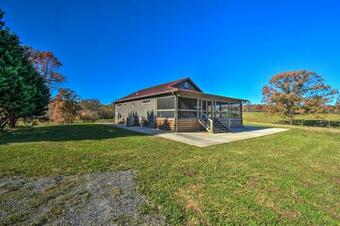 Clarkesville Ranch Cabin With Screened-in Porch
