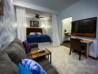 Bed & Breakfast Makanda Inn