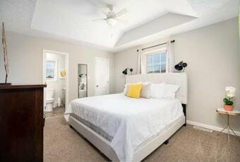 Villa 101 Karen Ct Conveniently Near Everything