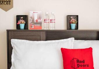 Hotel Reddoorz @ Ls Suites Poblacion Culasi Antique