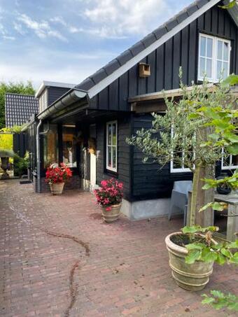 Apartamento Uniek Houten Huis Nabij Bos En Plassen