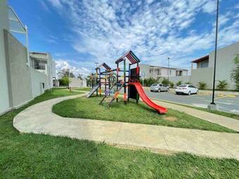 Modern & Peaceful Townhouse 15 Min From The City!!