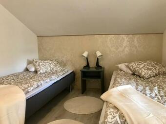 Apartamento Rymlig L�genhet I Avdelat Hus Med Egen Parkering