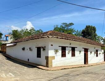Casa Colonial Pinchote Santander