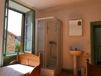 Large 100 Year Old House In Lovely Walking Area