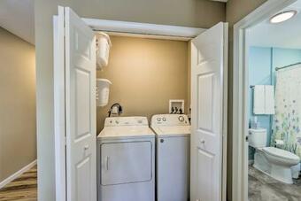 Apartamento Lakefront Apt With Dock Steps To Dine And Swim!