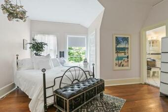 Hudson Valley Castle 8br Hot Tub & Netflix - 8 Min West Point