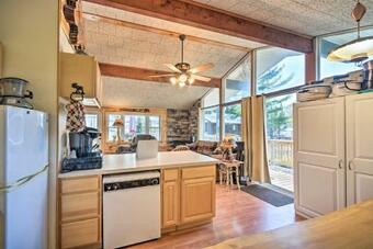 Cozy Speculator Cottage About 2 Miles To Ski Resort!