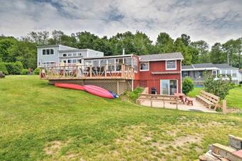 Blind Sodus Bay Family Cottage On The Waterfront!