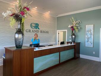 Hotel Goldston's Beach At The Grand Regal