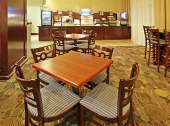 Holiday Inn Express Hotel & Suites Marshall