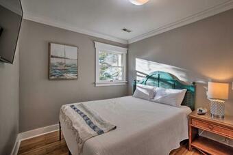 Island House Fire Pit, Golf Carts And 3 Decks!