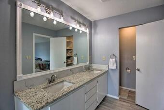 Apartamento Lakefront Home With Private Beach Access!