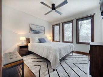 Highland House: Lakefront, Hot Tub, Views, Private