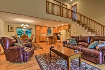 Big Bass Lake House With Resort Amenities!