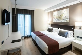Hotel Catalonia Castellnou