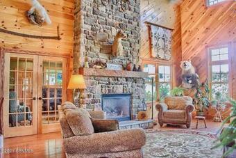 4 Beds Cabin W/private Access To Walker Lake!