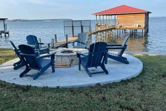 Luxury Lakefront Coldspring Home With Boathouse