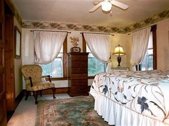 Bed & Breakfast Follansbee Inn On Kezar Lake