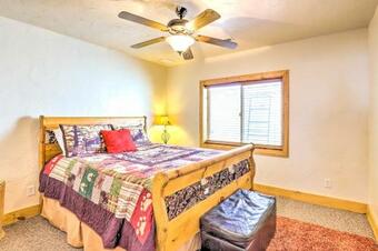 Rustic Sterling Cabin Walk To Palisade Lake!