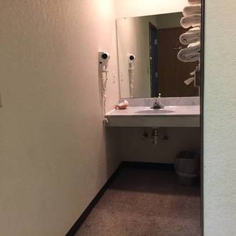 Motel Brass Bell Inn And Suites