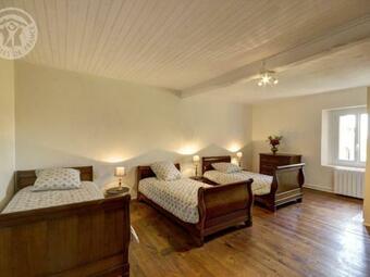 G�te Montchal, 7 Pi�ces, 14 Personnes - Fr-1-496-147