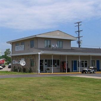 Hotel Great Lakes Inn & Suites