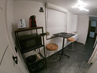 Studio Au Sous-sol D' Une Maison Aux Bords De Marne