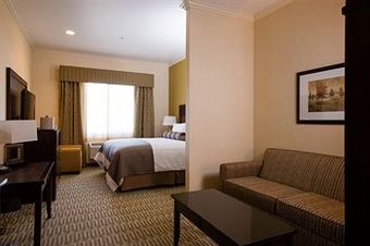 The Oaks Hotel & Suites