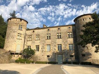 Logement, Rez-de-jardin D?une Maison, Or�e Du Bois