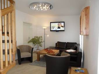 Gr�ne Oase Mit Pool