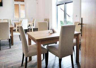 Hostal Penzion Na Zlat� Cest?