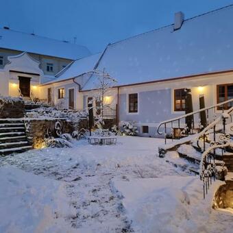 Hotel Baby - Ml�n Karol�nka