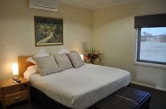 Bishop's Lodge Motor Inn