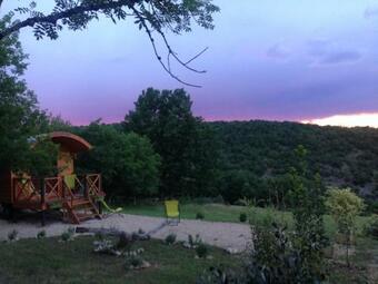 Agroturismo La Roulotte Clerelu - Du Domaine Des Ramonets