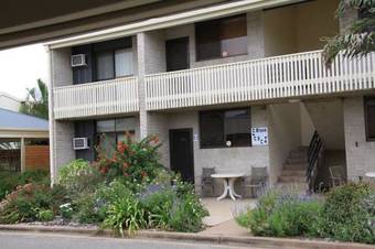 Emerald Gardens Motel & Apartments