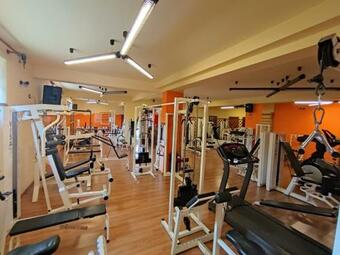 Chalet Indipendente Con Parcheggio Privato Servizio Piscina Estiva E Palestra Invernale